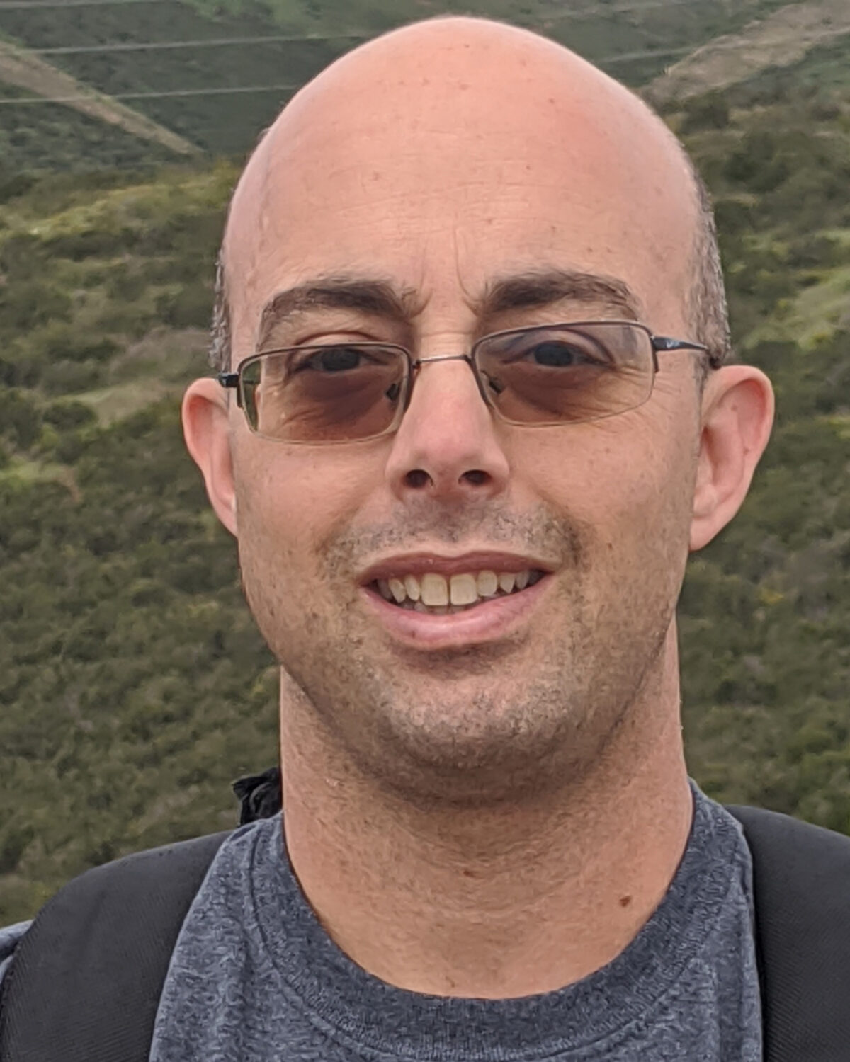 A portrait photo of Shachar Lovett.