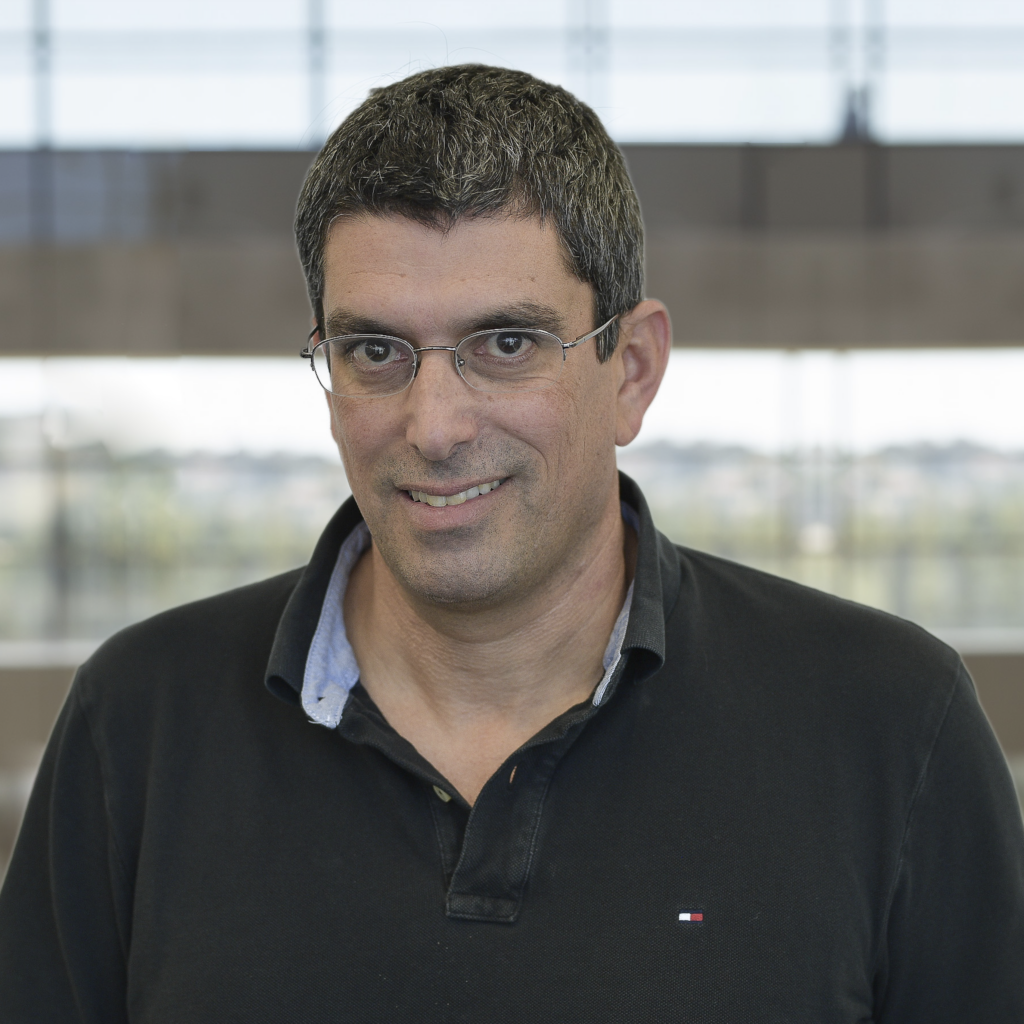 Adi Mizrahi headshot