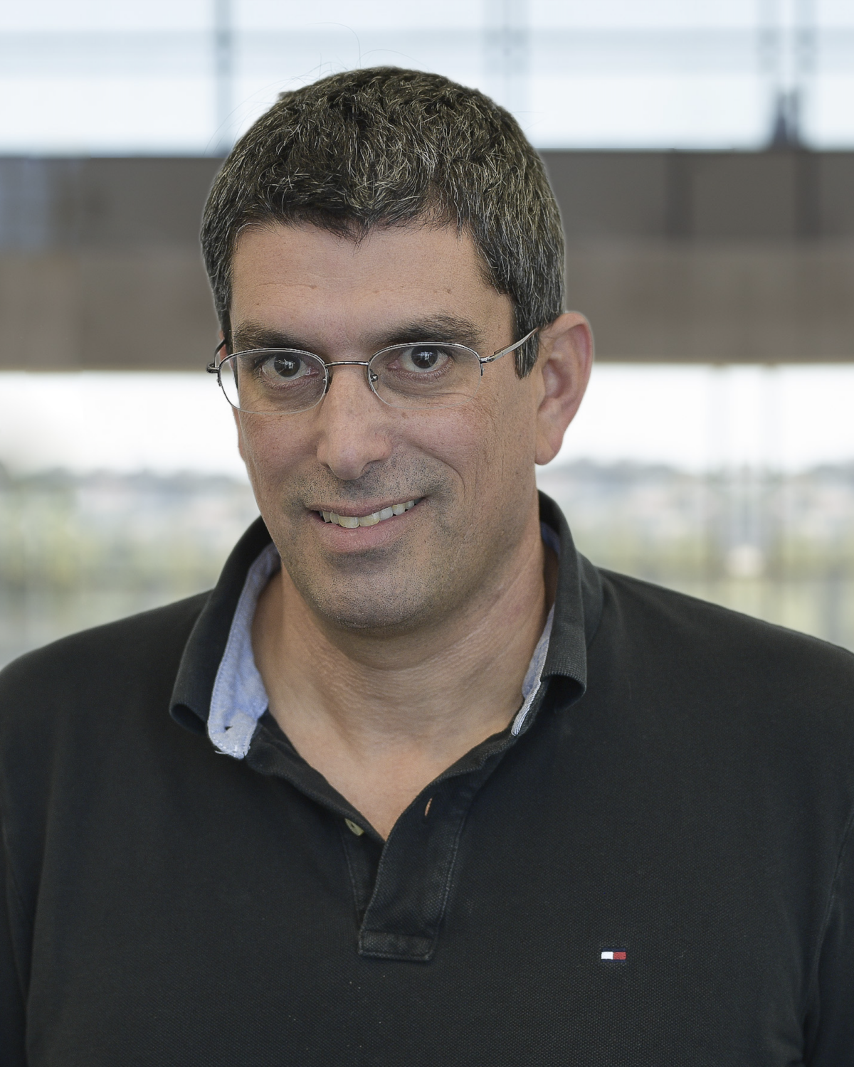 Adi Mizrahi headshot