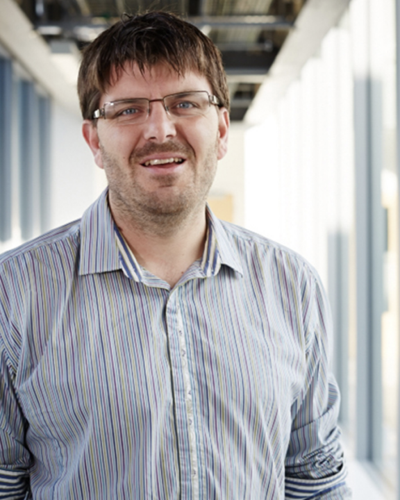 Portrait of SFARI Investigator Alexander Heazell.