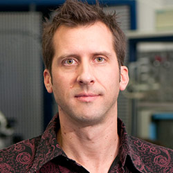 Headshot of SFARI Investigator Andreas Frick.