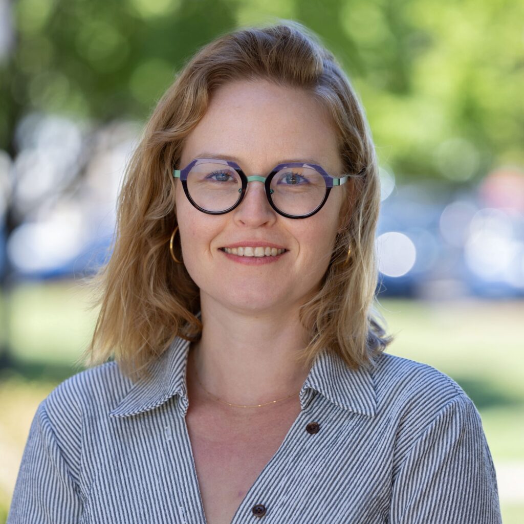Headshot of SFARI Bridge to Independence Fellow Manon Bohic.