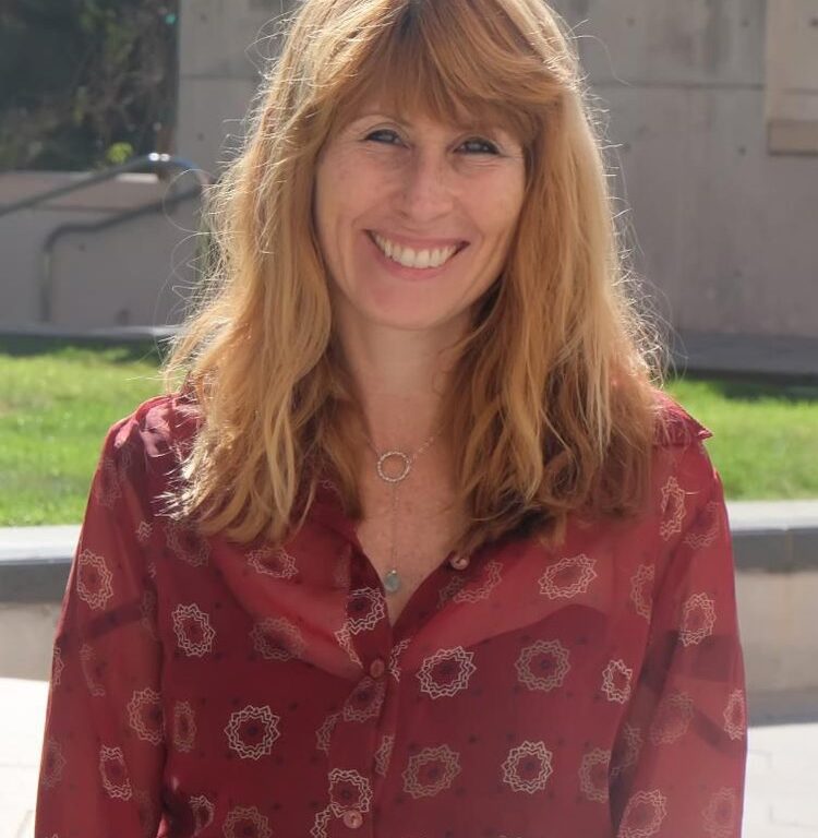 Headshot of SFARI Investigator Carrie Bearden.