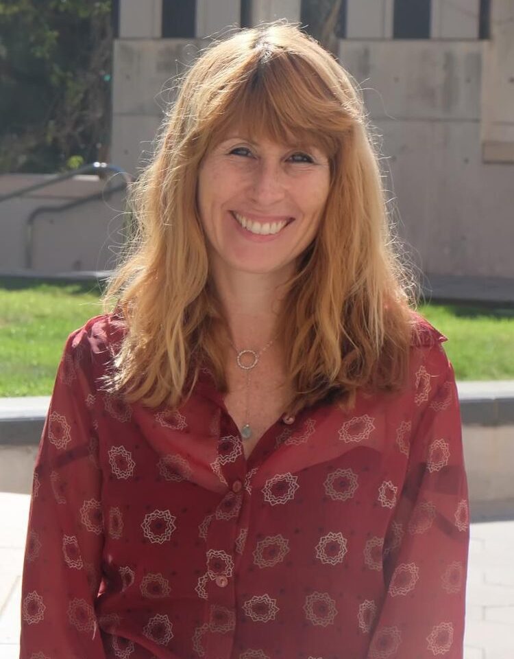 Headshot of SFARI Investigator Carrie Bearden.