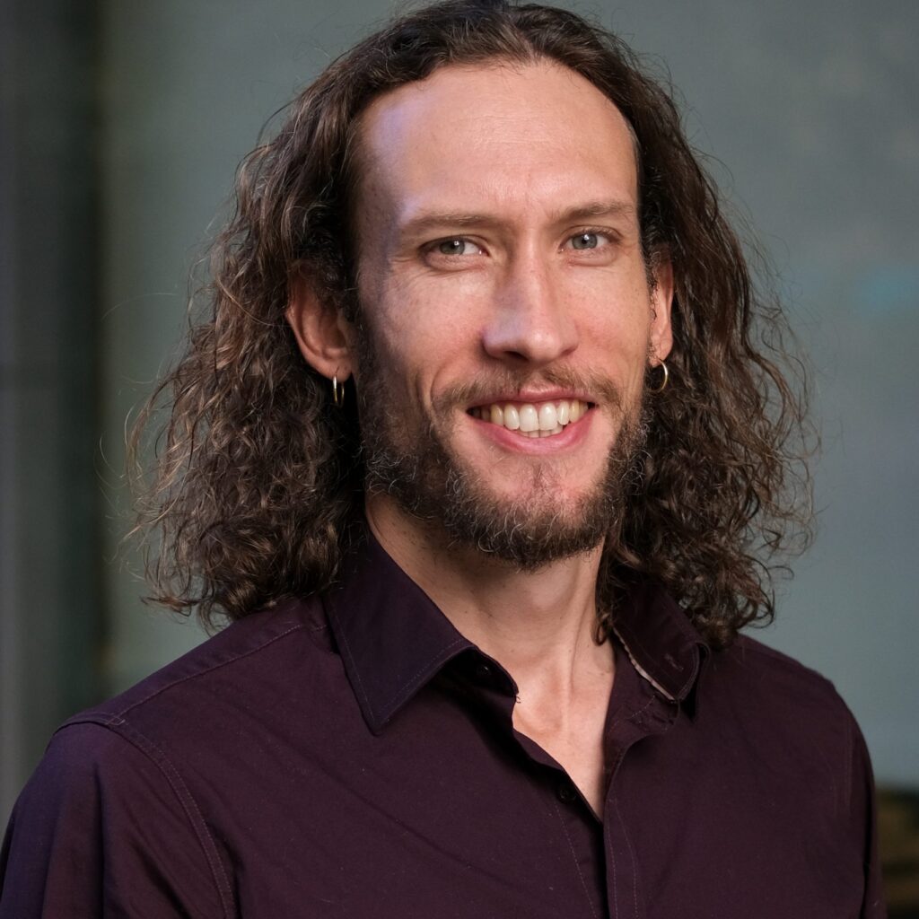 Portrait of SFARI Investigator Graham Diering.