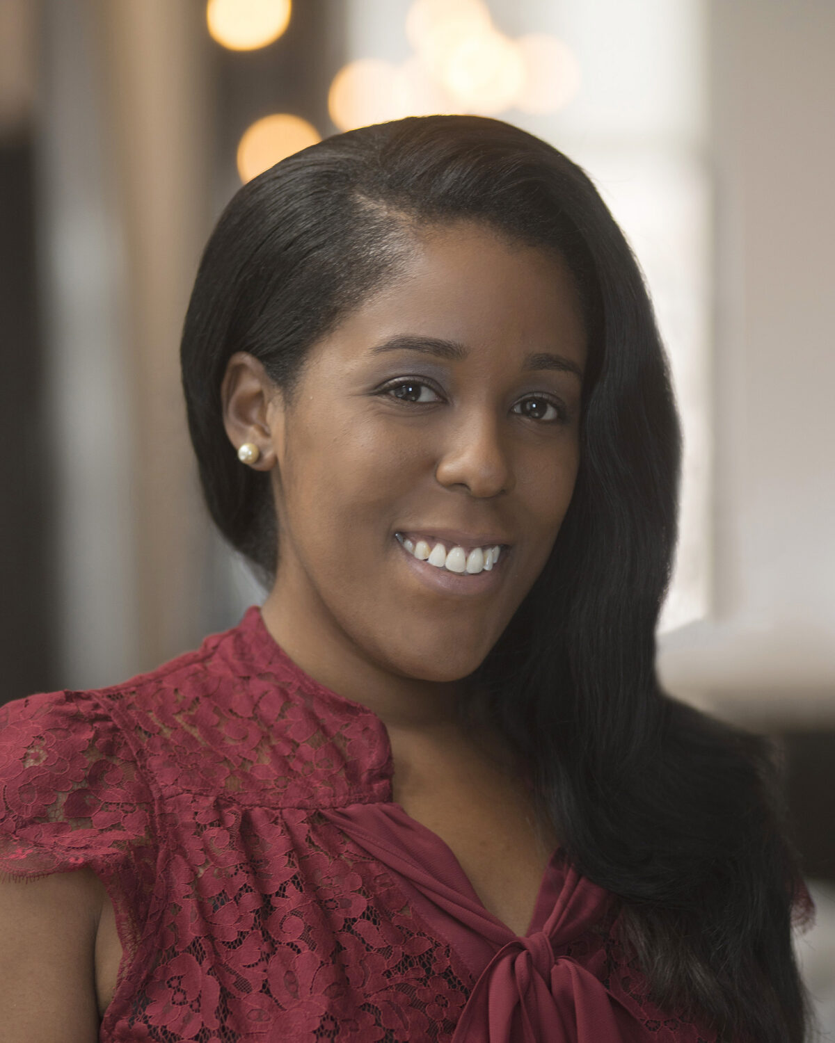 Headshot of SFARI Senior Executive Assistant/Administrative Manager Tammi Fumberi.