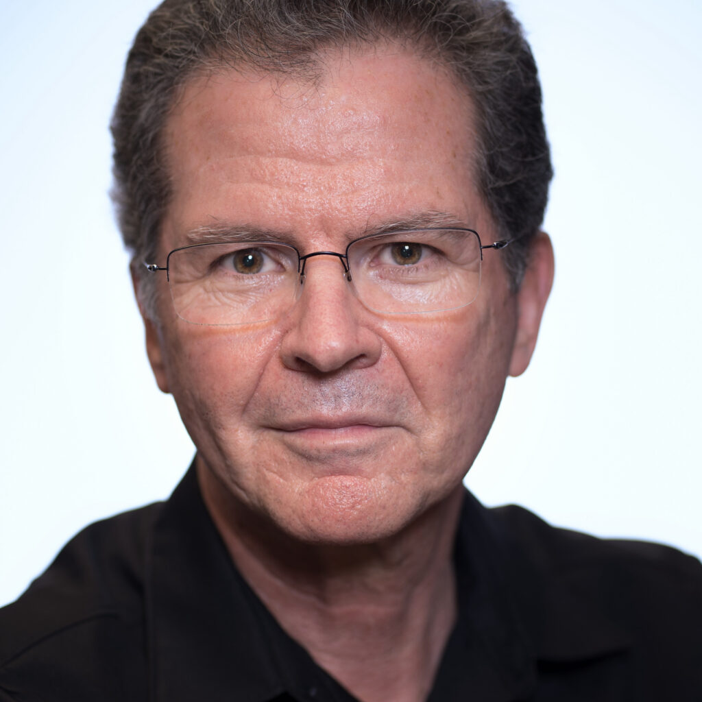 Headshot of SFARI Investigator Howard Lipshitz.
