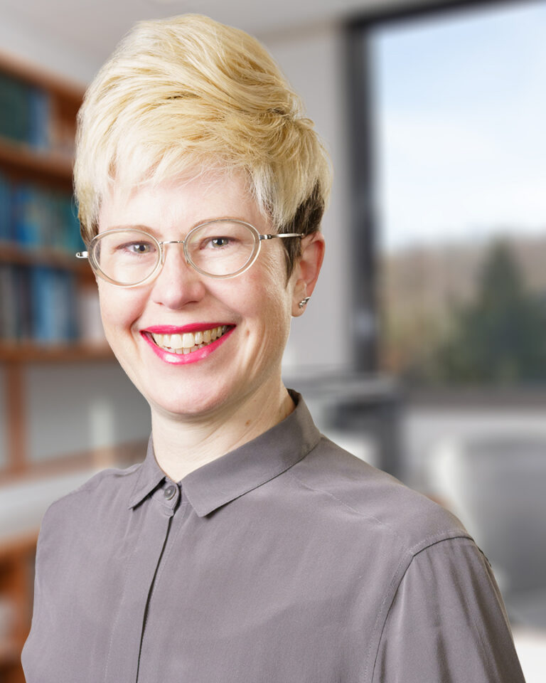 Headshot of Jessica Tollkuhn.