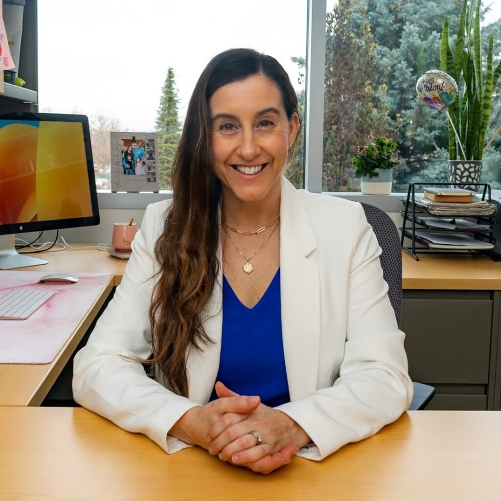 Lucia Peixoto headshot.