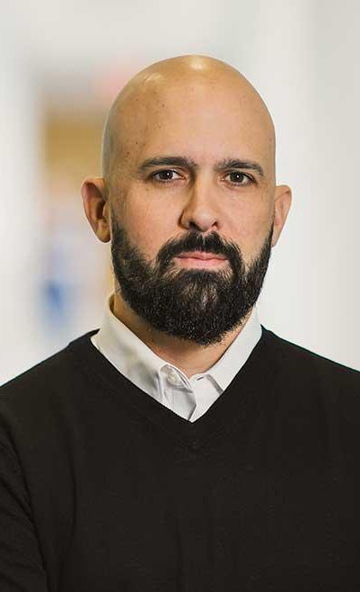Headshot of SFARI Investigator Matthew MacDonald.