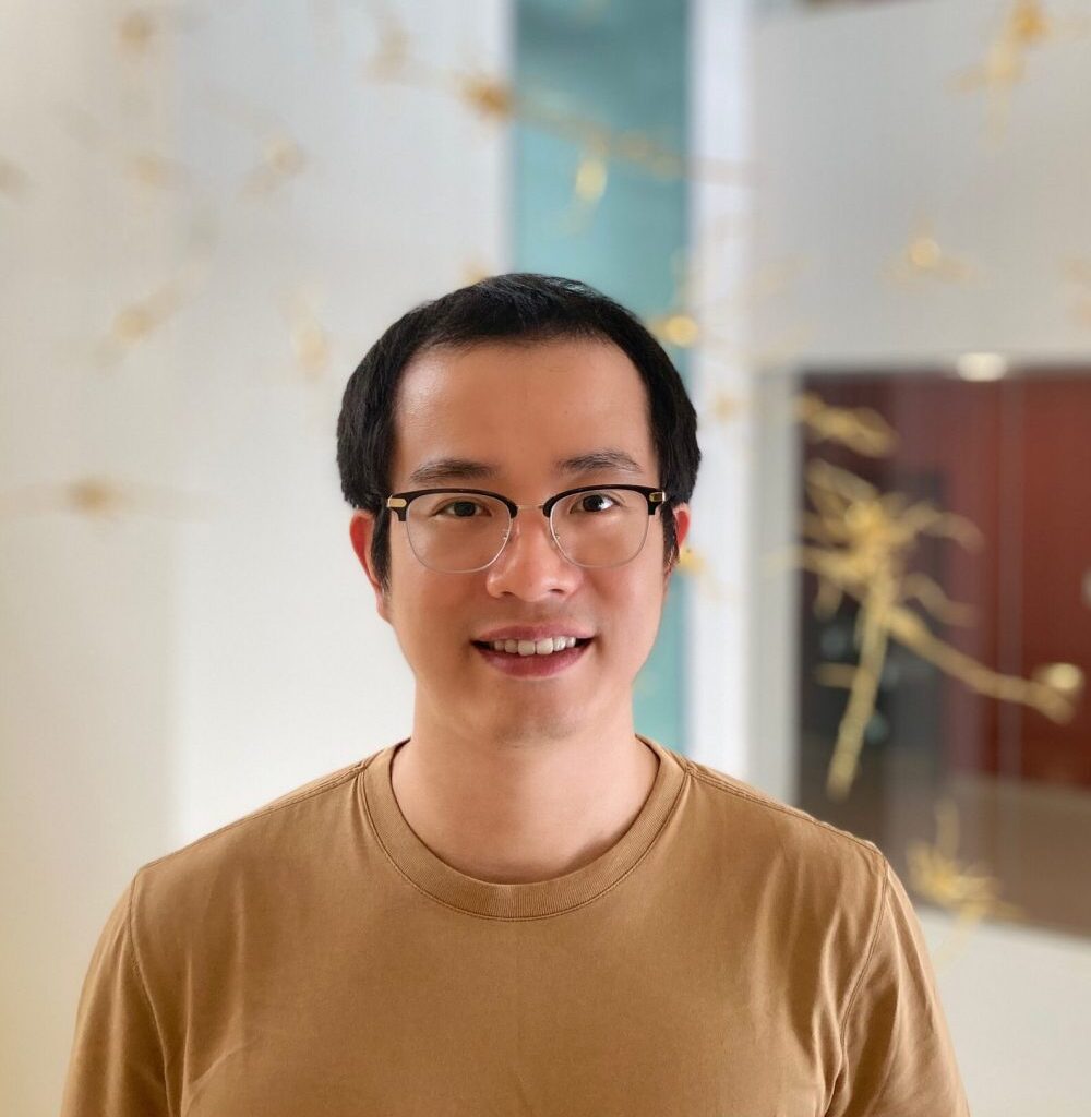 Menglong Zeng headshot.