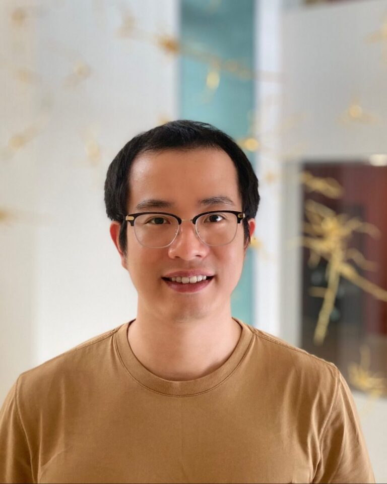 Menglong Zeng headshot.