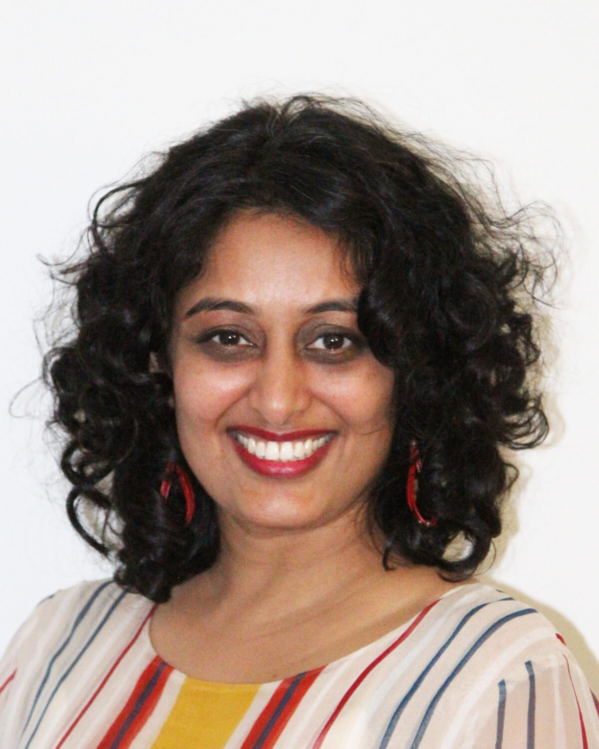 Portrait of SFARI Investigator Aakanksha Singhvi.