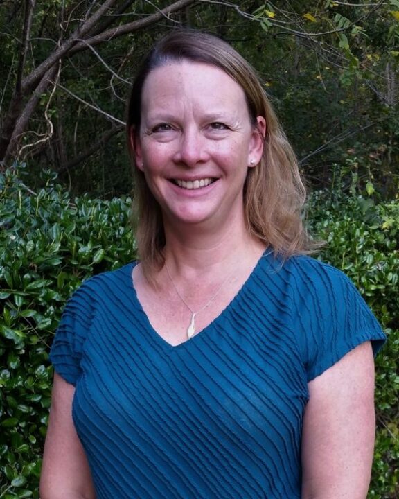 Headshot of SFARI Investigator Heather Hazlett.