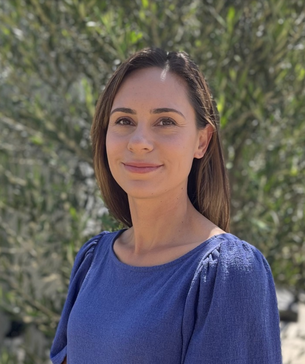 Leanna M. Hernandez headshot.