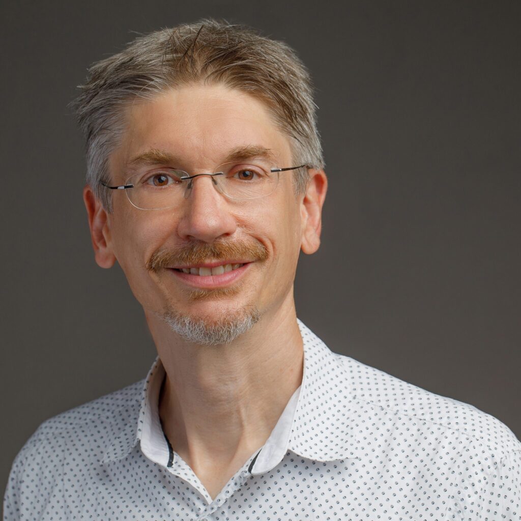 Thomas Biederer headshot.