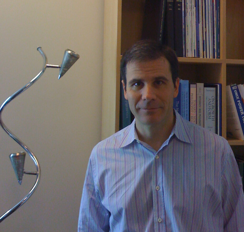 Headshot of SFARI Investigator Andrew Chess.