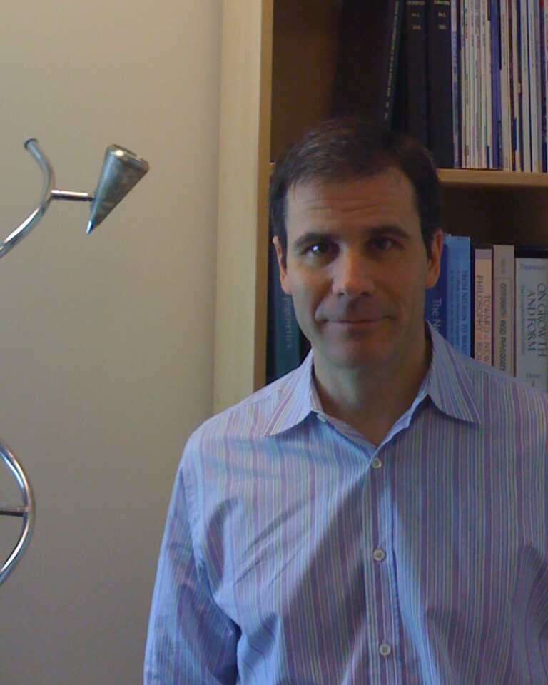 Headshot of SFARI Investigator Andrew Chess.