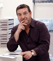 Headshot of SFARI Investigator Danny Reinberg.