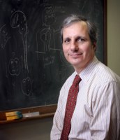 Headshot of SFARI Investigator Robert Darnell.