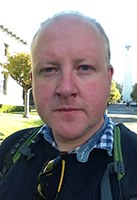Headshot of SFARI Investigator David Pitcher.