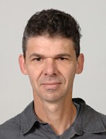 Headshot of SFARI Investigator Gil Levkowitz.