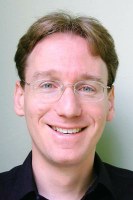Headshot of Investigator Simon E. Fisher.