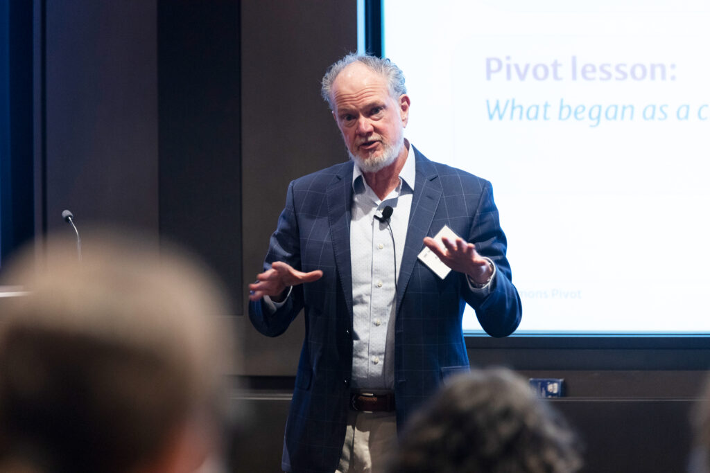 Alan Dorsey delivering his presentation at the Simons Foundation Pivot Fellowship meeting.