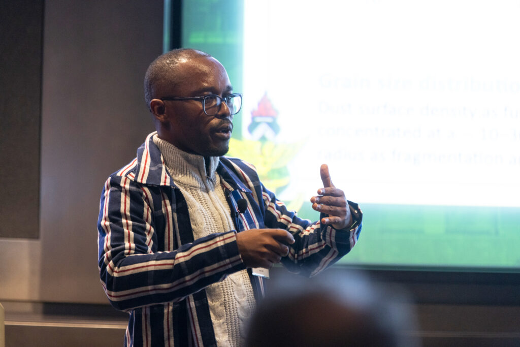 Linus Labik delivering his presentation at the Simons Foundation Pivot Fellowship Annual Meeting.