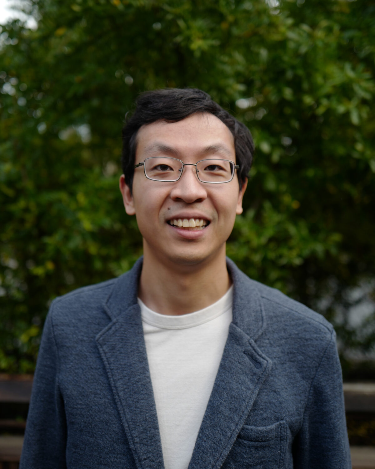 Longzhi Tan headshot.